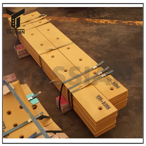 Режущая кромка универсального погрузчика повышенной проходимости 1359396