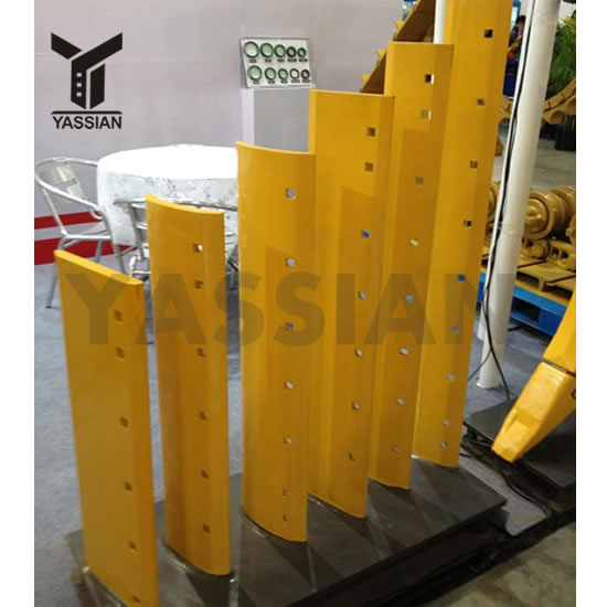 Режущая кромка универсального погрузчика повышенной проходимости 1359396